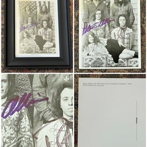 Janis Joplin Big Brother e Holding Co Cartão postal com linda moldura de madeira assinado por Peter Albin e Dave Getz, membros originais da banda!