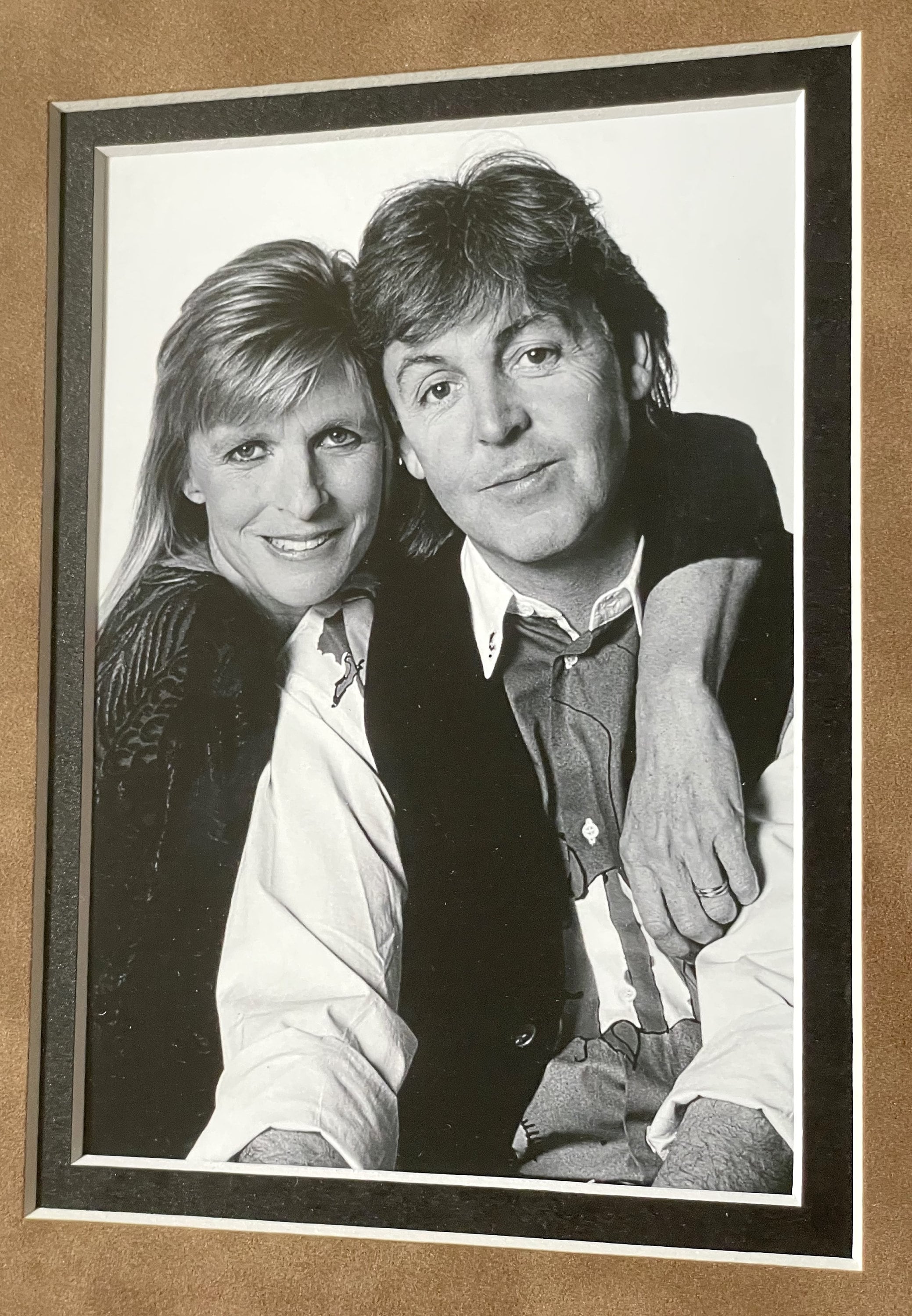 Linda Mccartney & Paul Mccartney of the Beatles, Boldly SIGNED