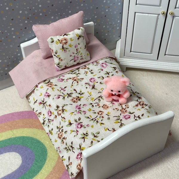 Dolls House Miniature Pink & Peach Floral Junior Bedding Set 1:12 Scale