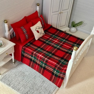 Dolls House Double 6 Piece Tartan Bedding Set 1.12 scale.