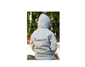 kinder kuschel hoodie mit logo stick von nordcamper in grau.