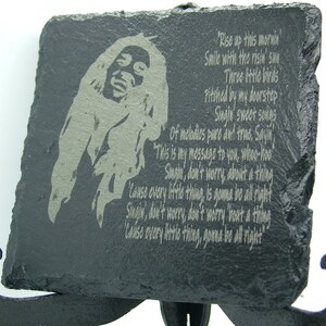 Dessous de verre Bob Marley - Don't Worry About a Thing 3 PETITS OISEAUX dessous de verre en ardoise gravés au laser - Reggae, cadeau Rasta
