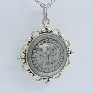 Viking Compass Pendant Necklace - Vegvisir / Runic Compass / Viking Compass / Nordic Compass - Gold Or Silver Stainless Steel Chain