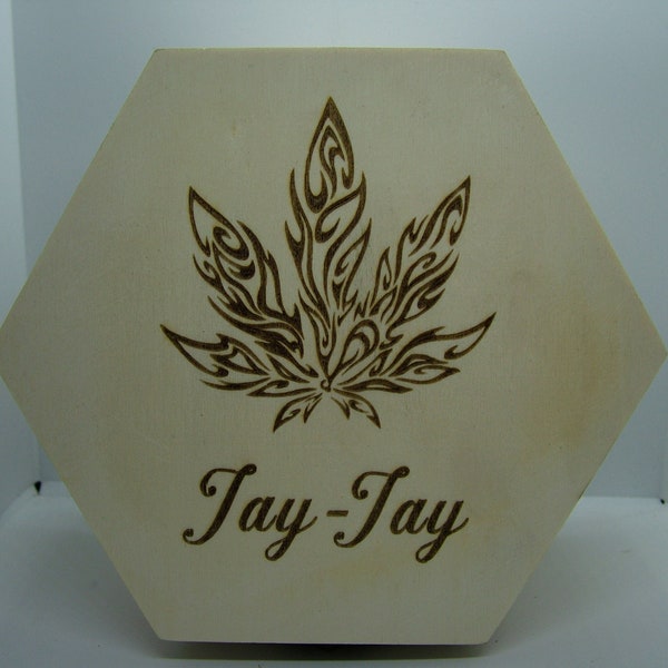 Boîte de rangement personnalisée - Nom personnalisé - Boîte de rangement en bois gravée au laser - Motif de feuille de ganja en pot de cannabis, marijuana avec nom