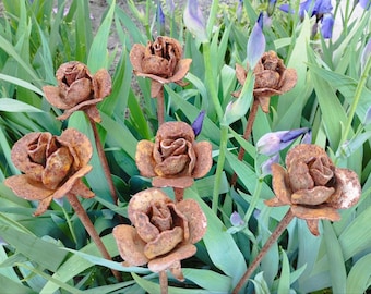 Rustic Metal Rose Garden Decoration - Set of 7
