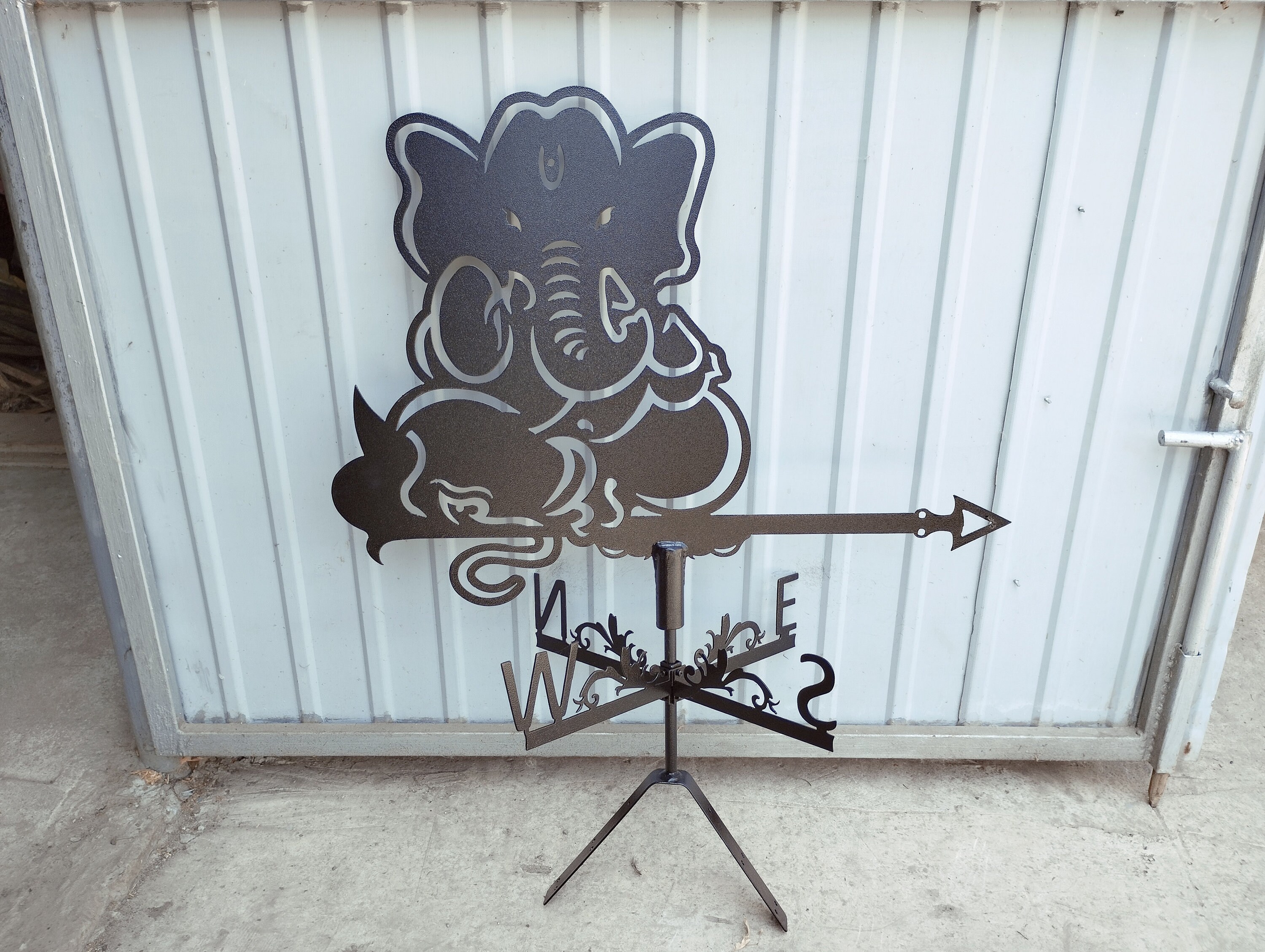 thumbnail: BESPORTBLE Olifanten Windwijzer | Smeedijzeren Windvaan | 30x30x49 Cm | Voor Tuin Of Dak