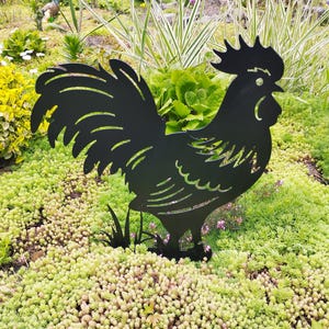 Decorazione da giardino a forma di gallo in metallo – Decorazione rustica da giardino a forma di gallo per esterni o casa colonica – Statua di pollo resistente alle intemperie per prato o recinzione