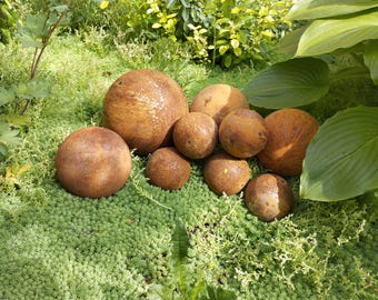 Rusty Metal Garden Ball Set: Rustic Outdoor Home Decor