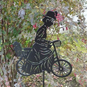 Garden figure made of metal Wizard of Oz Miss Gulch, Garden stake