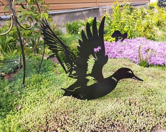 Metal Duck Garden Decor: Rustic Farmhouse Yard Art