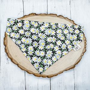 Daisy Bandana Daisy, Flower Dog Bandana, Dog Bandana Personalized, Dog Bandana Over the Collar, Girl Dog Bandana, Summer Dog Bandana