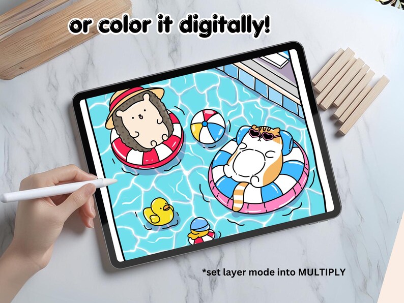 K&ouml;nnte beinhalten: Eine digitale Illustration eines Igels und einer Katze, die auf aufblasbaren Ringen in einem Pool schwimmen. Der Igel tr&auml;gt einen Strohhut und die Katze tr&auml;gt eine Sonnenbrille. Der Text "or color it digitally!" befindet sich oben im Bild. Der Text "*set layer mode into MULTIPLY" befindet sich unten im Bild.