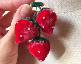 Red Velvet Strawberries Brooch // 1940s Style Vintage Beaded Fruit Cluster Pin