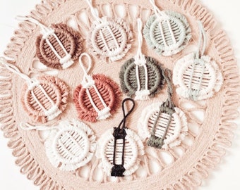 Boho Sleutelhanger - Mini Wall Hanging Decoration - Macrame - Key Charm - Circle Art- Bridesmaid Gifts- For Her - Mini Hangings - Handwoven