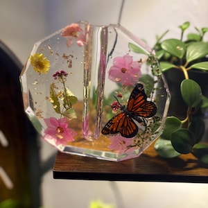 handmade resin vase with real pressed flowers