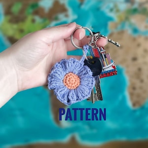 Crochet keychain Pattern, Easy Flower crochet pattern, Beginner crochet, Kawaii crochet accessory pattern, crochet bag charm pattern