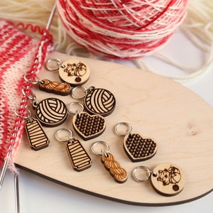 Stitch markers set, wood knitting markers, knitting tags, knit accessories, gifts for knitters, stitch markers, wooden markers