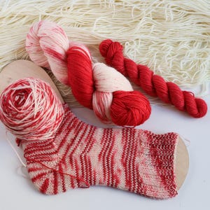 Handgefärbtes Sockengarn-Set 100g + 20g, roter Strang für Sockenstrick, superwosh Wolle, Weihnachtsgeschenk für Strickerinnen