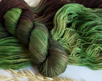 Filato per calze verde foresta, filato per calze variegato tinto a mano, filato sottile verde-marrone, filato in lana e nylon a 4 capi, filato per maglieria per calze
