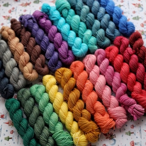 Mini-écheveaux de fils colorés pour chaussettes : ensemble de laine 4 fils teintés à la main