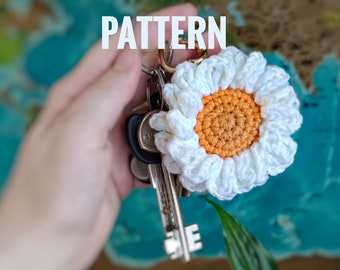 Daisy crochet keychain PATTERN, Cute crochet pattern, Beginner crochet, Easy crochet pattern, crochet flowers pattern, Kawaii accessories