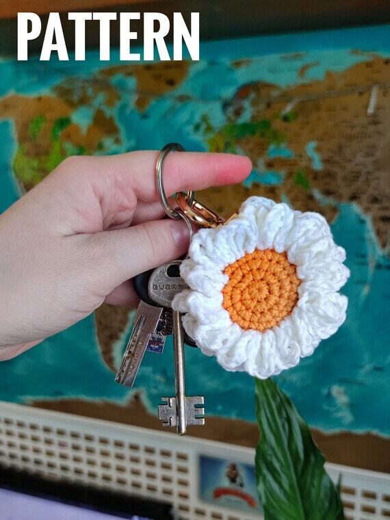 Daisy Crochet Keychain PATTERN Cute Crochet Pattern Beginner Etsy