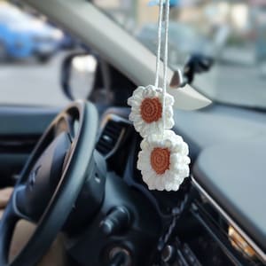 Daisy cute car accessories, Girly car decor, Car mirror hanging accessories , Flower car decor , aesthetic car accessories