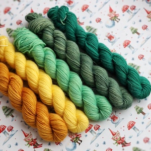 Hand dyed cozy yarn, crochet yarn, colourful sock yarn mini skein, amigurumi yarn, knitting handmade, knitting lover gift, holiday gift idea