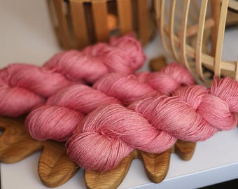 Handgefärbtes gelbes Hanfgarn, starkes Seidengarn, umweltfreundliches Garn, Bio-Tuch, zartes Seidenhanfgarn, Geschenk für Strickliebhaber