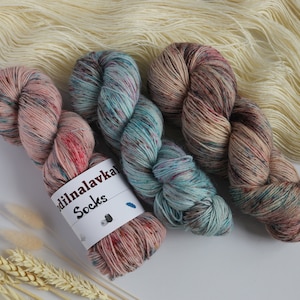 Socks yarn, Pastel hand dyed wool yarn, knitting handmade, blue sock yarn, hand painted autumn yarn, Speckled superwash yarn, cozy knitting