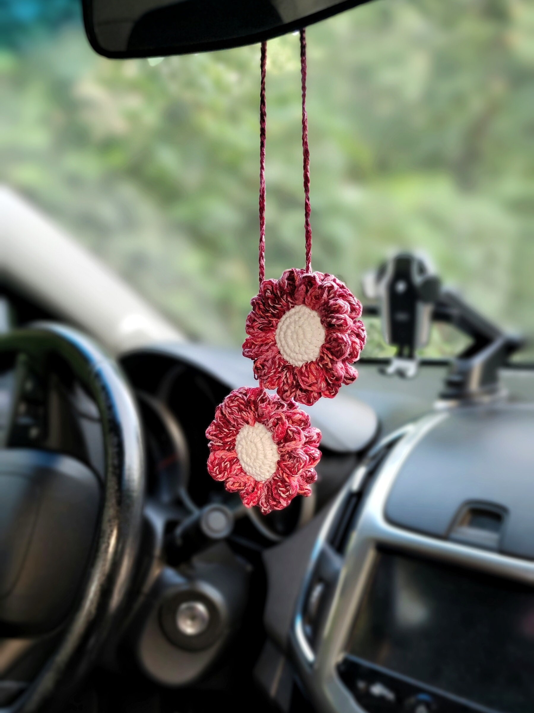2 pièces accessoires de suspension de miroir de voiture de fleur de gaufre,  accessoires de rétroviseur de voiture de fleur arc-en-ciel au crochet,  accessoire d'intérieur de voiture pour les femmes 