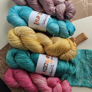 100% Mulberry Silk Yarn – Hand Dyed Gradient Silk – Luxury Fingering Yarn for Knitting – Summer Project – Gift for Yarn Lovers – 330m 100g