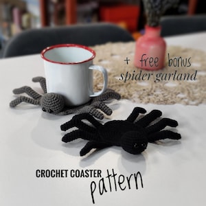 Schema all'uncinetto per Halloween, tutorial facile per realizzare un sottobicchiere a forma di ragno, schema all'uncinetto per principianti, schema all'uncinetto spettrale, accessorio gotico per auto