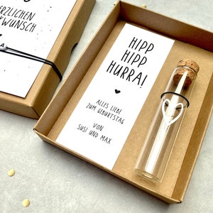 Geldgeschenk zum Geburtstag mit Namenkette und Reagenzglas, zum runden Geburtstag 18. 20. 30. 40., personalisierte Geschenkbox HippHippHurra+ZUSATZ