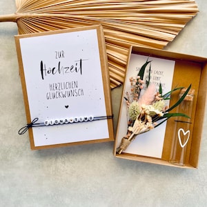 ZUR HOCHZEIT Geschenkbox mit Namenkette und Trockenblumenstrauß, Geldgeschenk für Hochzeit, personalisierte Geschenkbox, Gutschein-Box