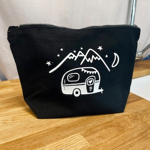 Camping Tasche Schwarz – Kosmetiktasche Wohnwagen – Kulturbeutel – Camper Geschenk – Wohnwagen Tasche – Geschenk Camping – Vanlife Geschenk
