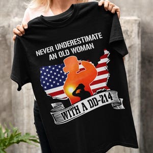 Female Veteran T-shirt - Female Veteran Shirt - Gifts For Veteran - Female Veteran Shirt Never Underestimate An Old Woman With A Dd-214