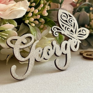 Segnaposto a farfalla personalizzati - Segno del nome di nozze personalizzato in legno - Decorazione di posti a sedere per ospiti di nozze - Decorazione per tavoli da sposa - Bomboniere