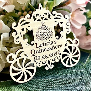 Imanes de Quinceañera Save the Date - Invitación personalizada a la quinceañera de la princesa - Imán de carruaje de cenicienta de madera - Invitación de membrillo de madera
