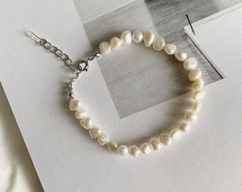 Pearl Bracelet l Small Pearl Bracelet, Pearl Jewelry, Pearl Charm Bracelet, Pearl Strand Bracelet, Dainty Pearl Bracelet