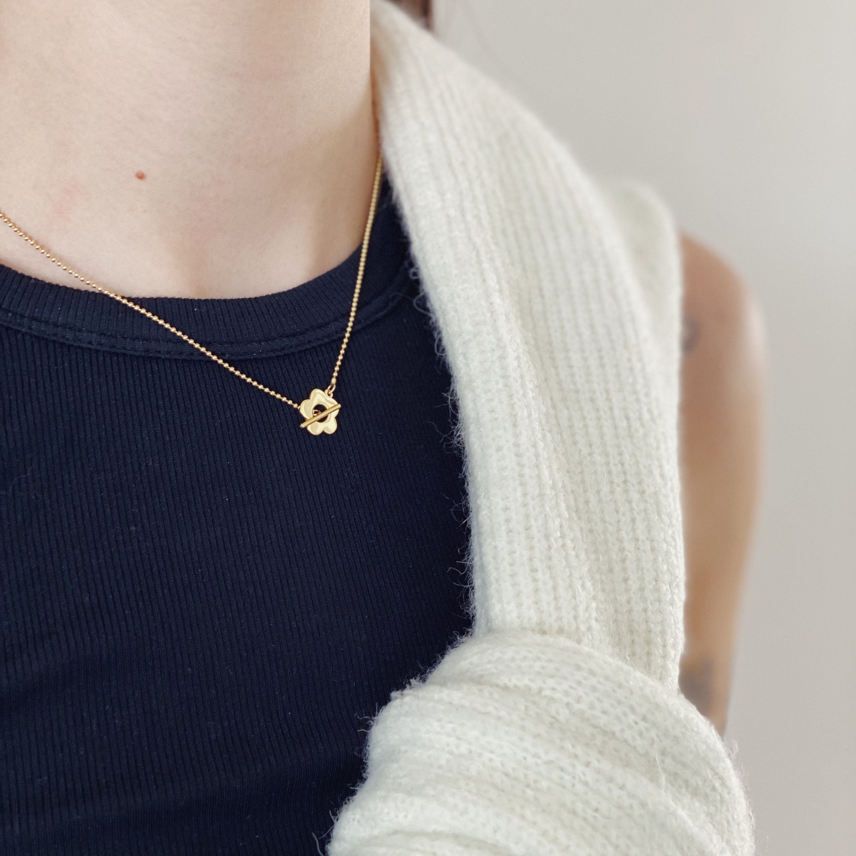 Daisy Necklace l Gold Necklace, Layering Necklace, Minimalist Jewelry…