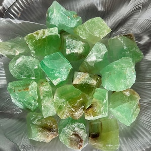 Raw Green Calcite Crystal: Natural Emerald Stone (~1 inch)
