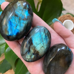 Labradorite Palmstone - hand picked! labradorite high quality AA blue yellow and orange flashes | healing crystal labradorite carving