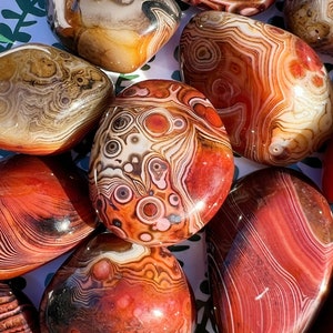 Sardonyx Palmstone | Carnelian and Onyx polished stone - distinct high quality natural sardonyx crystal
