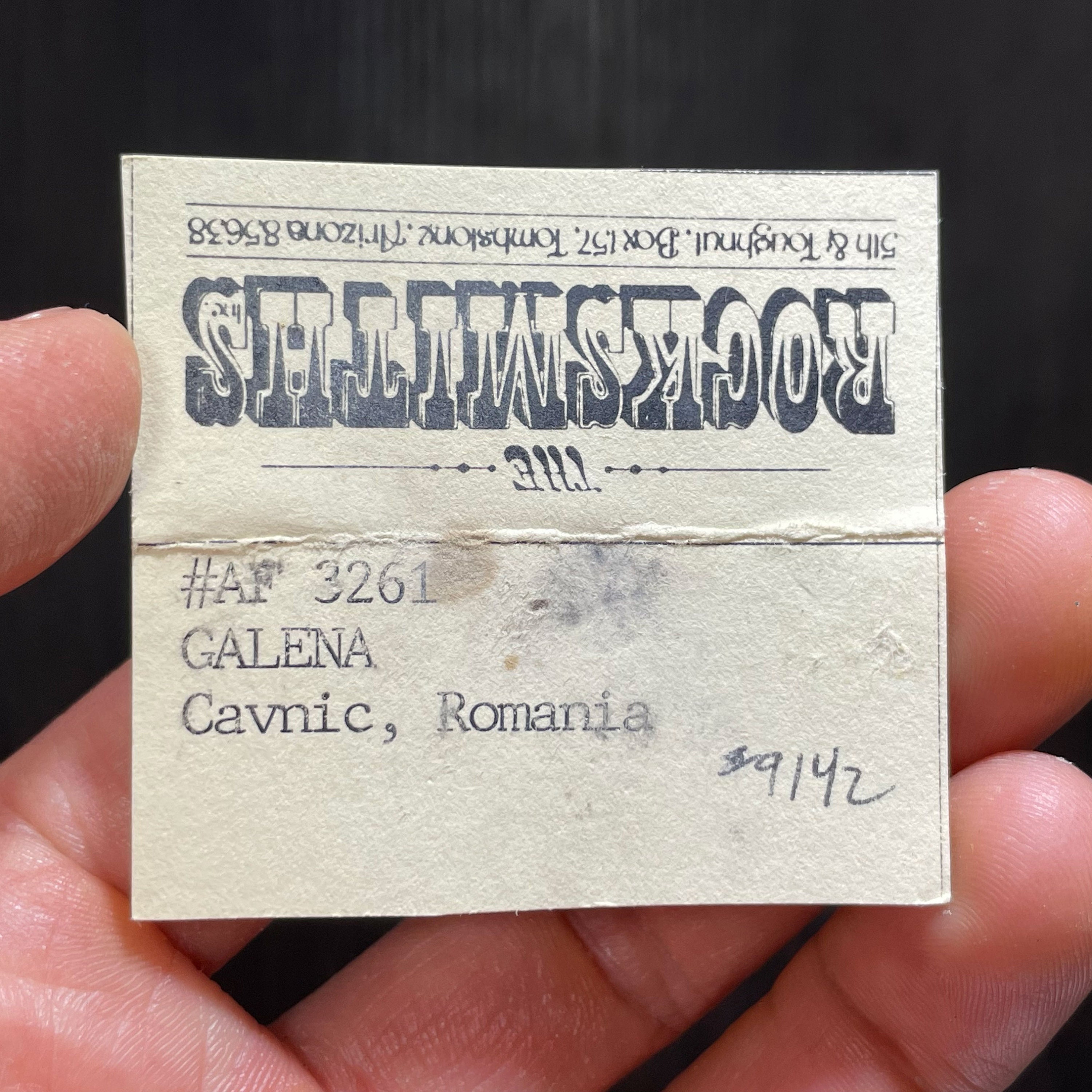 ルーマニア、カヴニク産の共生方鉛鉱結晶 - 古いコレクションより