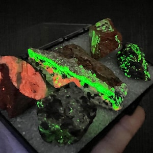 Fluorescent Mineral Specimens from the Franklin & Sterling Hill Mines in New Jersey