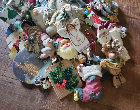Holiday Christmas Vintage to Now Jewelry Lot Pins… - image 4