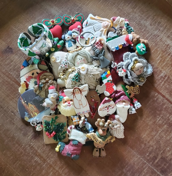 Holiday Christmas Vintage to Now Jewelry Lot Pins… - image 1