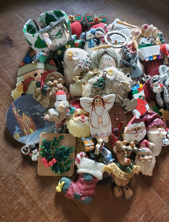 Holiday Christmas Vintage to Now Jewelry Lot Pins… - image 10