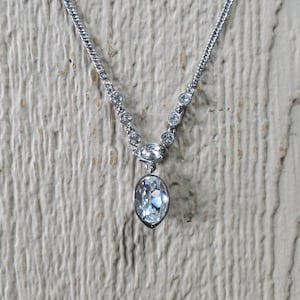 アクセサリー Givenchy Vintage Opal Glass Necklace Vintage GIVENCHY Opal Crystal Necklace, Minimalist Curb